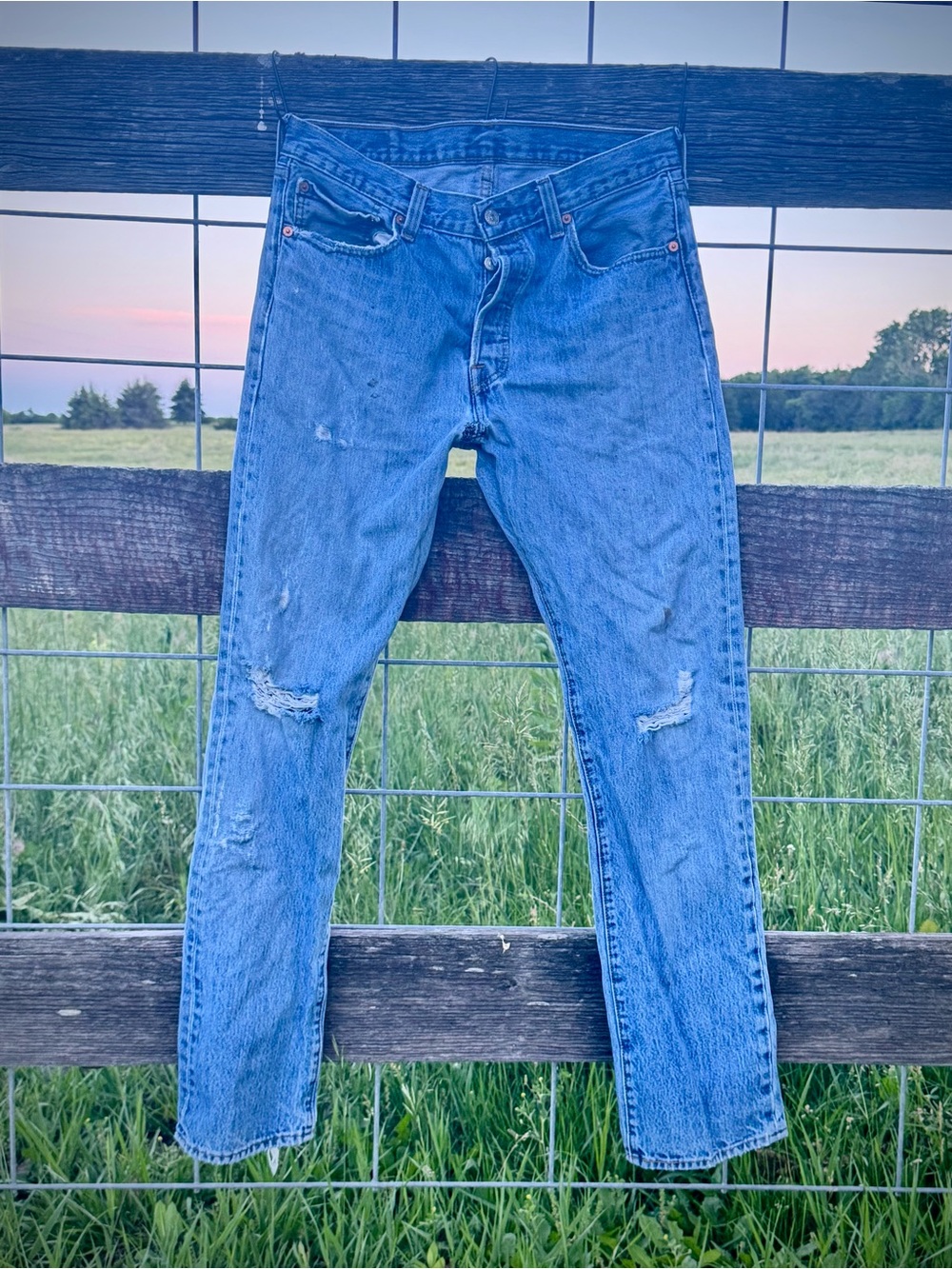 Vintage Levi’s 501 Distressed Button Fly W33 L34 Grunge‎ USA Rigid Non-Stretch